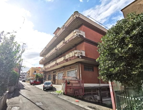 appartamento in vendita a Roma in zona Spinaceto
