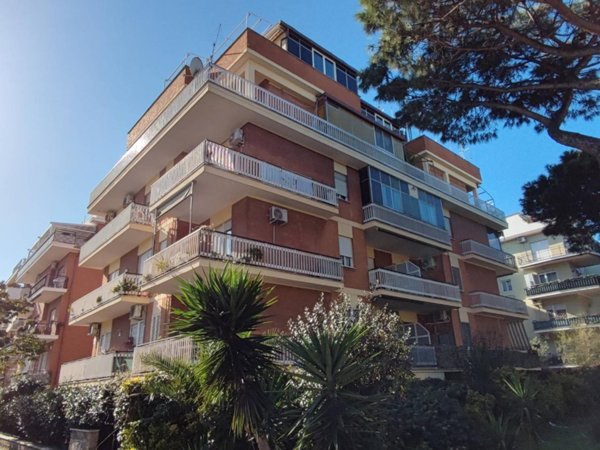 appartamento in vendita a Roma in zona Ostia