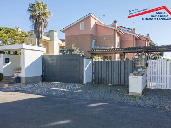 casa indipendente in vendita a Roma in zona Axa