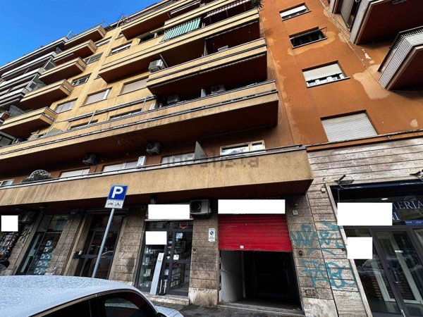 locale commerciale in vendita a Roma