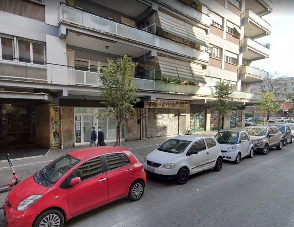 locale commerciale in vendita a Roma in zona Tuscolano