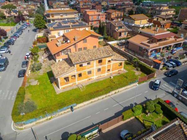 casa indipendente in vendita a Roma in zona Massimina/Casal Lumbroso