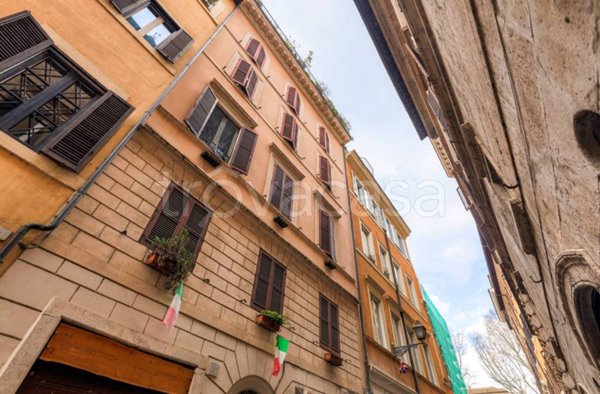 appartamento in vendita a Roma in zona Parione/Sant'Eustachio
