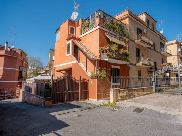 casa indipendente in vendita a Roma in zona Aurelio