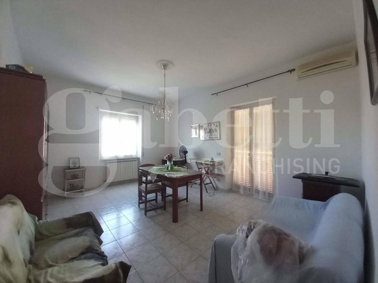 appartamento in vendita a Roma in zona Lunghezza