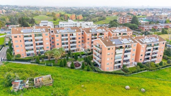 appartamento in vendita a Roma in zona Corviale