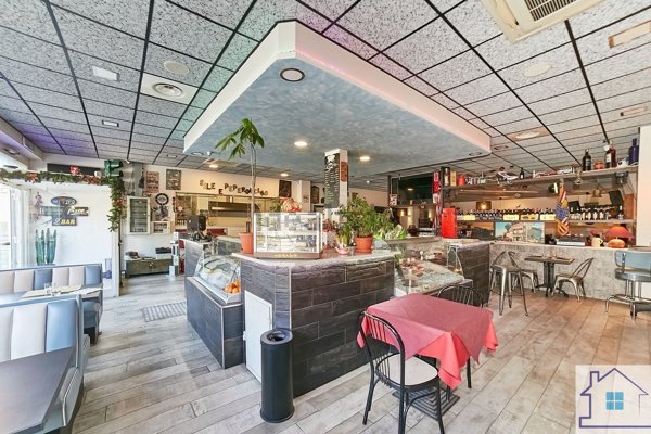 locale commerciale in vendita a Roma in zona Portuense