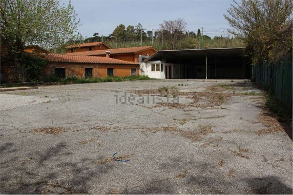 locale di sgombero in vendita a Roma in zona Ardeatino