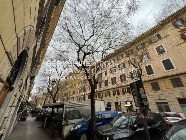 locale commerciale in vendita a Roma