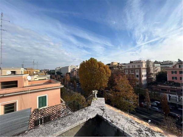locale commerciale in vendita a Roma in zona San Saba - Ripa