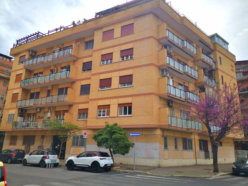 appartamento in vendita a Roma in zona Ostia
