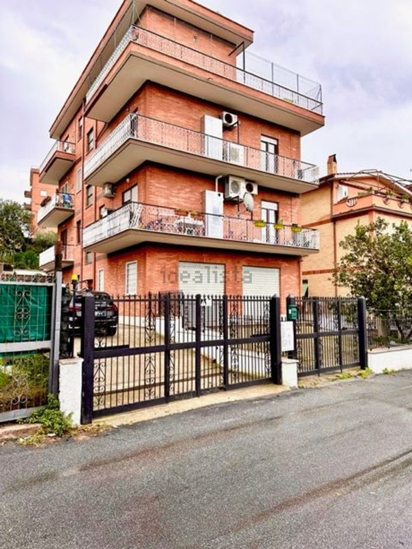 appartamento in vendita a Roma in zona Massimina/Casal Lumbroso