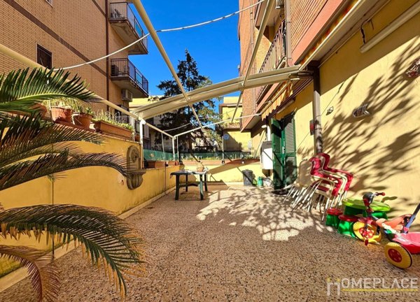 appartamento in vendita a Roma in zona Torre Angela