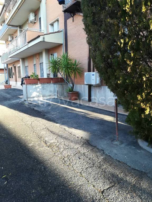 appartamento in vendita a Roma in zona Ardeatino
