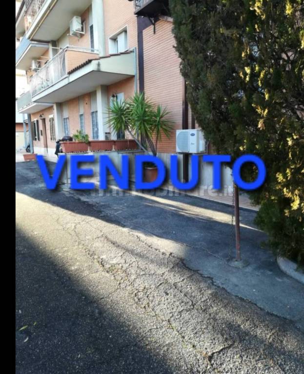appartamento in vendita a Roma in zona Ardeatino