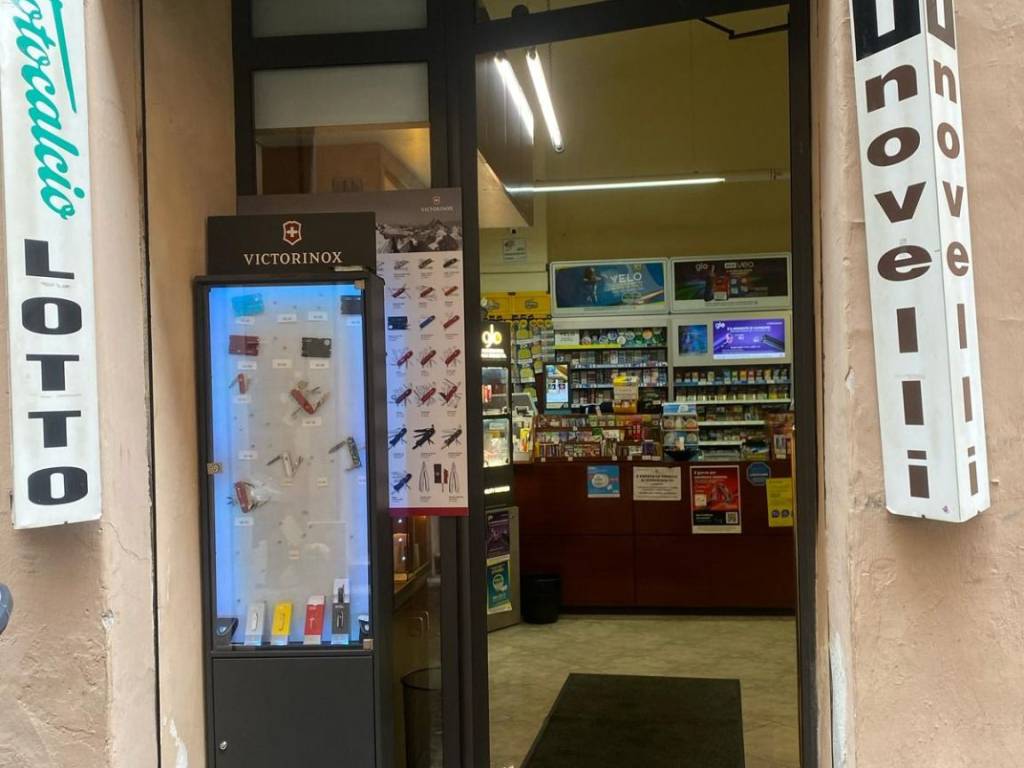 negozio in vendita a Roma in zona Rione Monti/Campitelli
