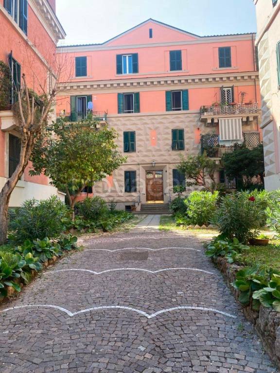 appartamento in vendita a Roma in zona Gianicolense