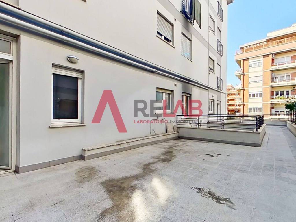 appartamento in vendita a Roma in zona Ostia