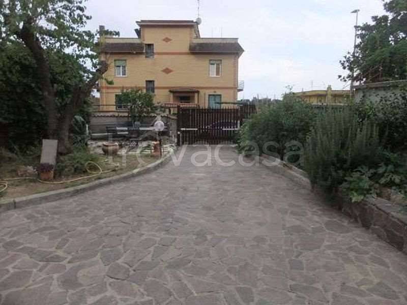 casa indipendente in vendita a Roma in zona Sette Bagni