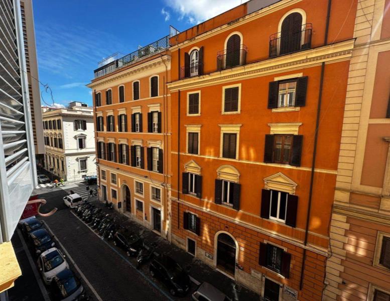 appartamento in vendita a Roma in zona Castro Pretorio