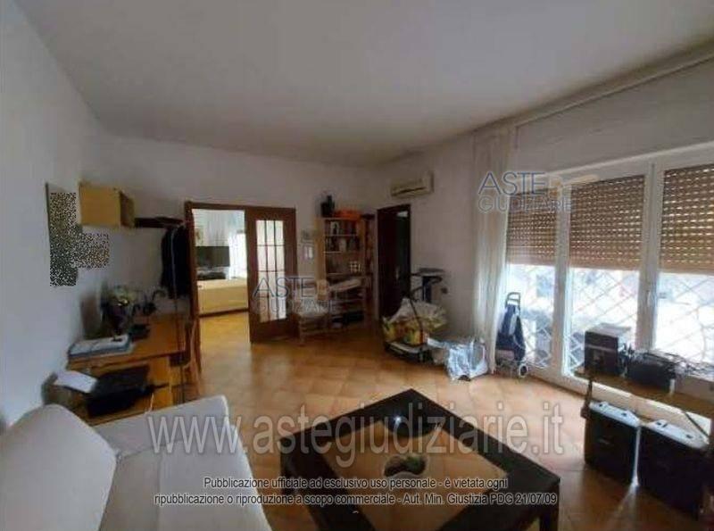 appartamento in vendita a Roma in zona Appio Pignatelli