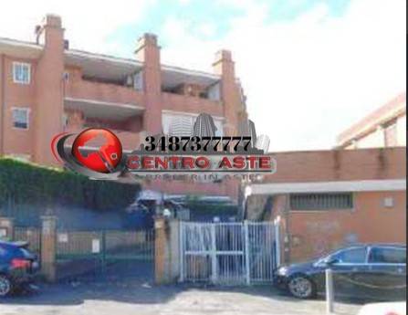 appartamento in vendita a Roma in zona Torre Angela