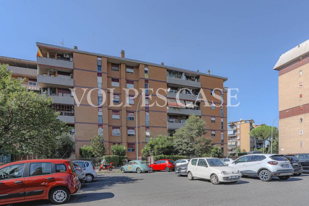 appartamento in vendita a Roma in zona Cinecittà