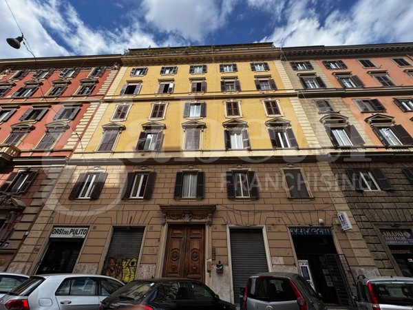 locale commerciale in vendita a Roma in zona Rione Monti/Campitelli