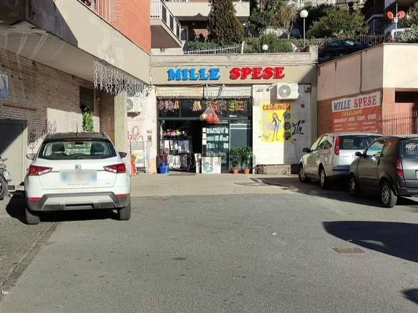locale commerciale in vendita a Roma in zona Primavalle