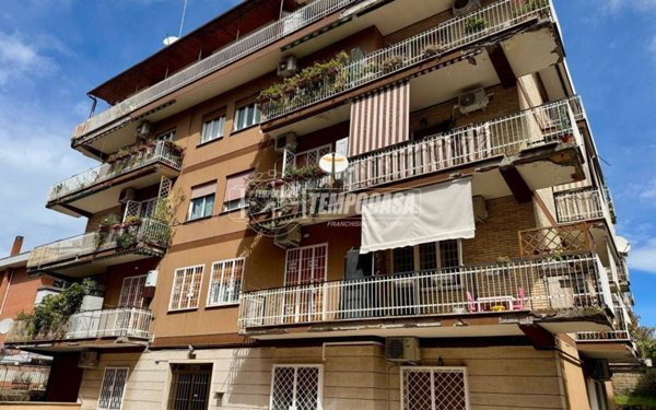appartamento in vendita a Roma in zona Torrevecchia