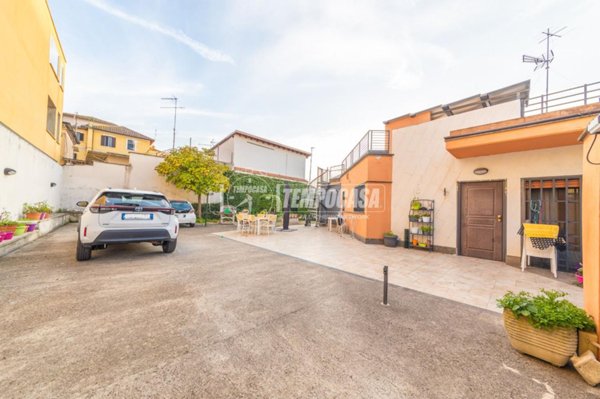casa indipendente in vendita a Roma in zona Tuscolano