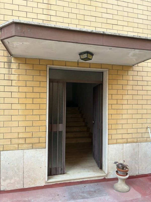 appartamento in vendita a Roma in zona Torre Angela