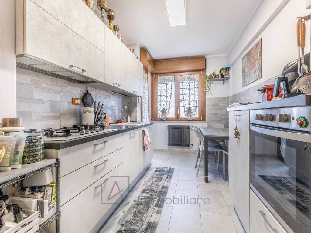 appartamento in vendita a Roma in zona Axa