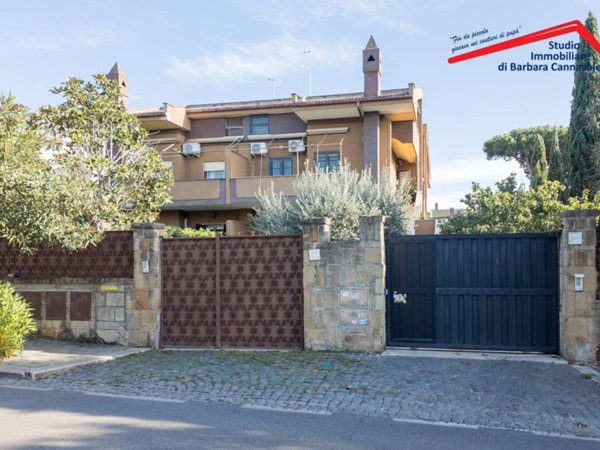 casa indipendente in vendita a Roma in zona Axa