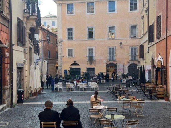 appartamento in vendita a Roma in zona Rione Regola