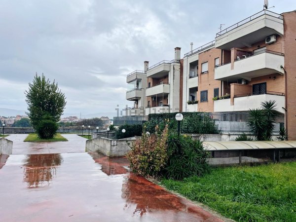 appartamento in vendita a Roma in zona Castelverde