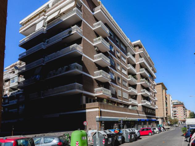 appartamento in vendita a Roma in zona Ostiense