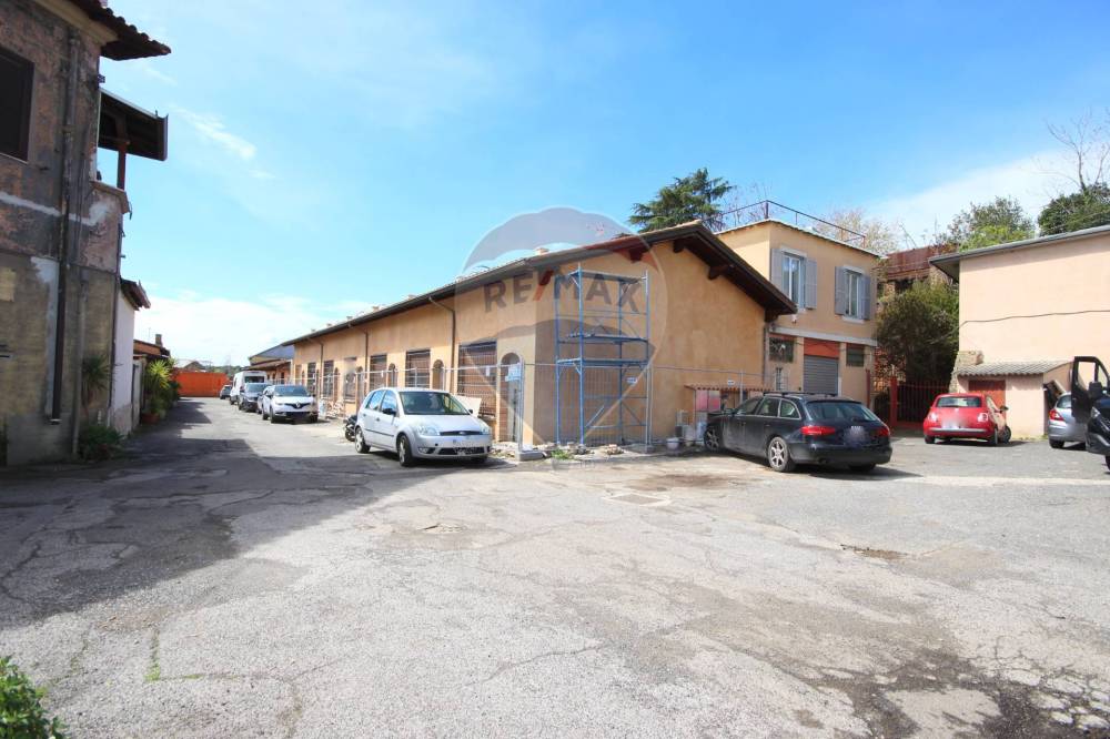 casa indipendente in vendita a Roma in zona Tuscolano