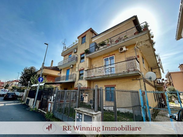 appartamento in vendita a Roma in zona Torre Angela