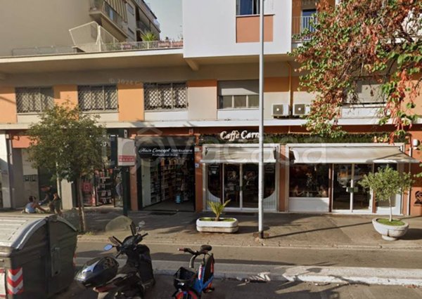 negozio in vendita a Roma in zona Cinecittà