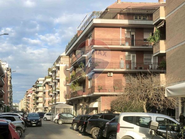 appartamento in vendita a Roma in zona Appio Claudio