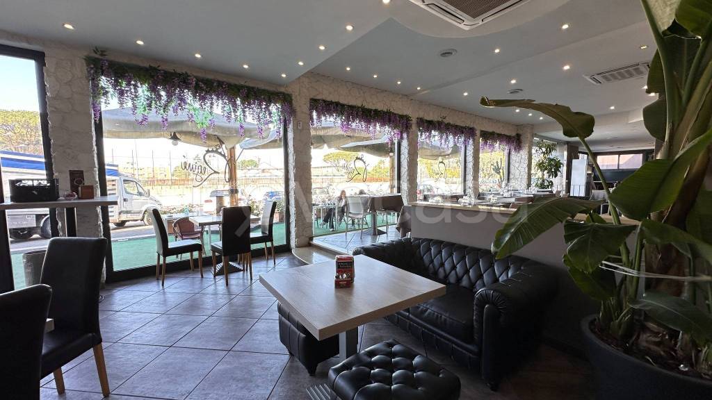 negozio in vendita a Roma in zona Ponte Mammolo