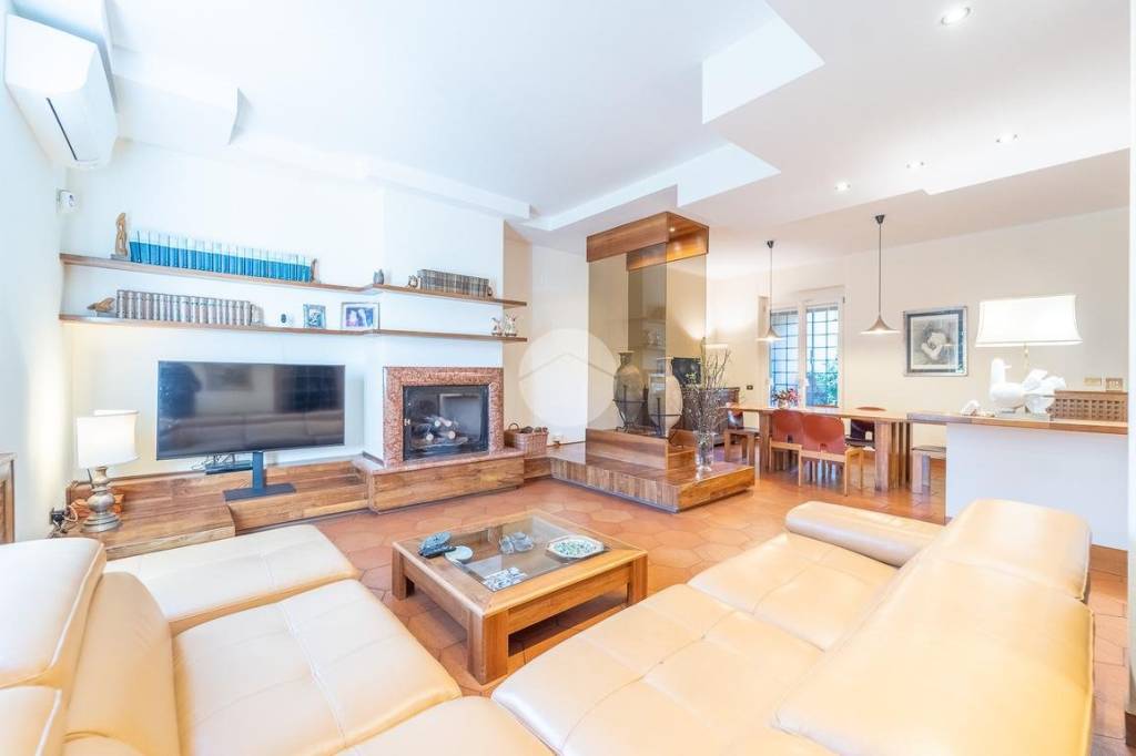 casa indipendente in vendita a Roma in zona Appio Pignatelli