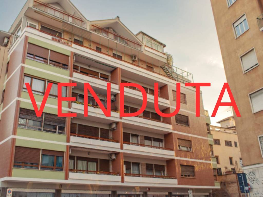 appartamento in vendita a Roma in zona Tuscolano