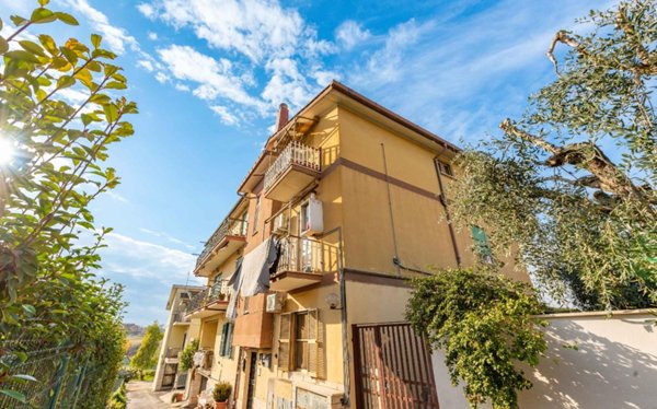appartamento in vendita a Roma in zona Lunghezza