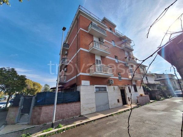 appartamento in vendita a Roma in zona Tor Cervara