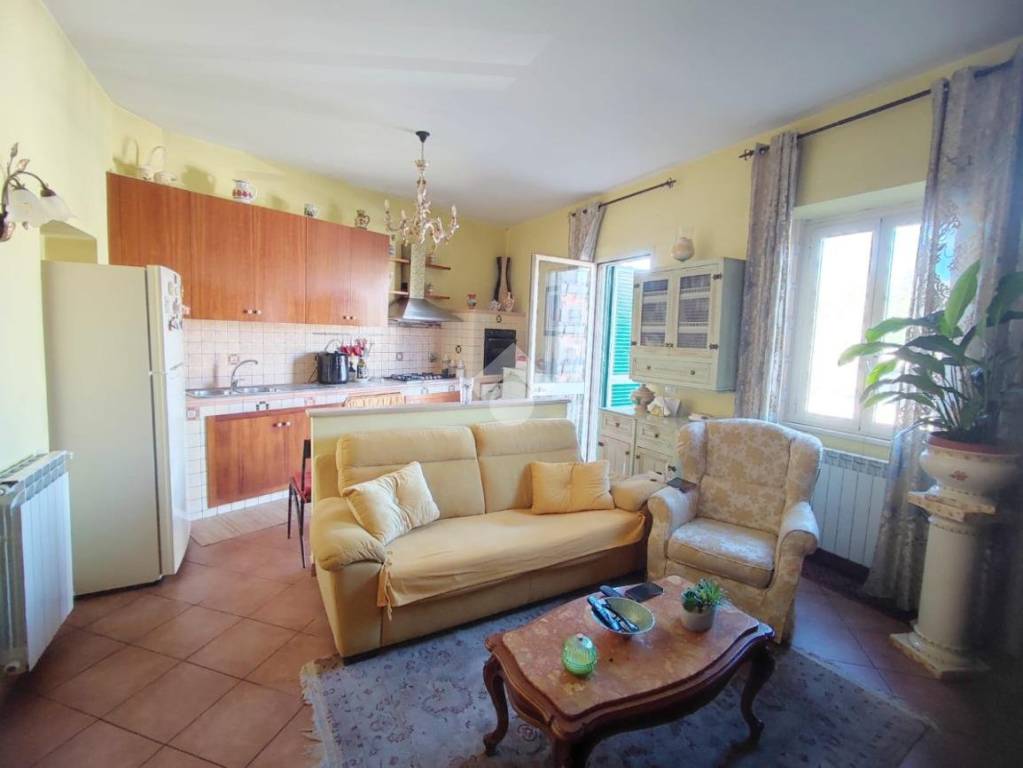 appartamento in vendita a Roma in zona Colle del Sole