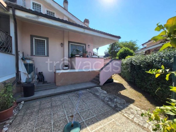 casa indipendente in vendita a Roma in zona Infernetto