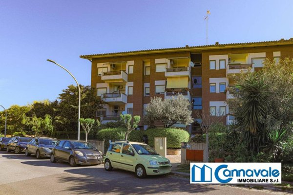 appartamento in vendita a Roma in zona Axa
