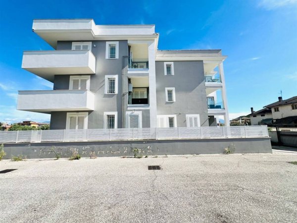 appartamento in vendita a Roma in zona Lunghezza